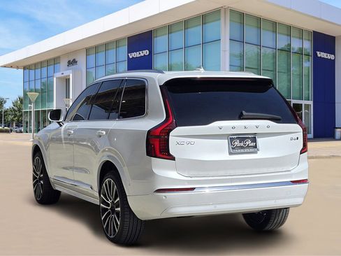 Used 2025 Volvo XC90 B6 Ultra w/ Protection Package Premier image 4