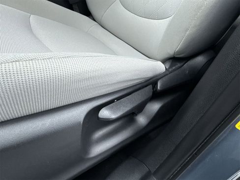 Used 2023 Toyota Corolla Cross LE image 17