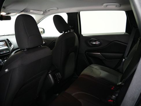 Used 2020 Jeep Cherokee Latitude FWD image 19