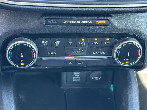 Used 2022 Ford Escape SE w/ SE Sport Appearance Package FWD image 27