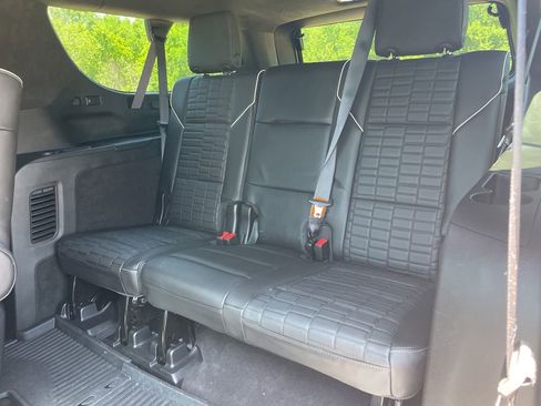Used 2024 Cadillac Escalade ESV Sport Platinum w/ LPO, ONYX Package AWD/4WD image 9