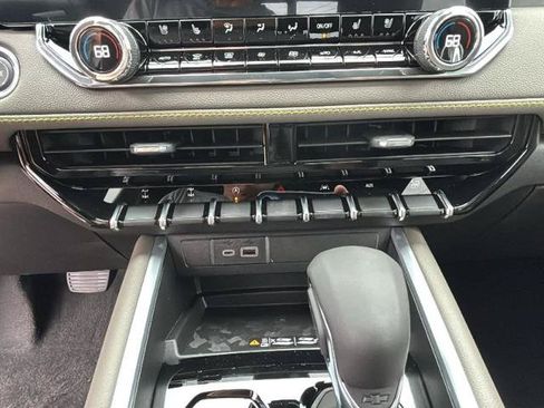 New 2026 Chevrolet Colorado ZR2 AWD/4WD image 18