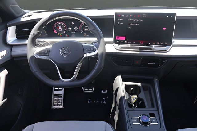 Used 2026 Volkswagen Tiguan SE R-Line FWD image 15