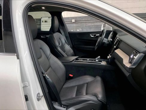 Used 2022 Volvo XC60 B5 Inscription w/ Advanced Package image 10