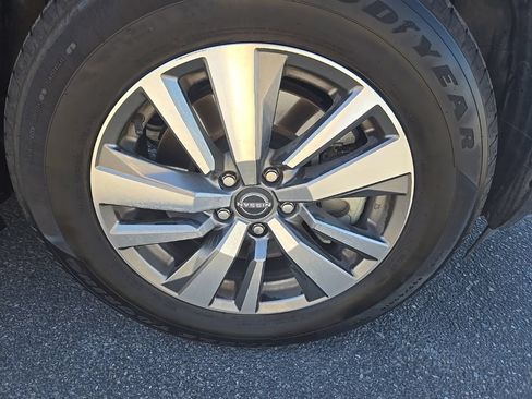 Used 2025 Nissan Pathfinder SL AWD/4WD image 37