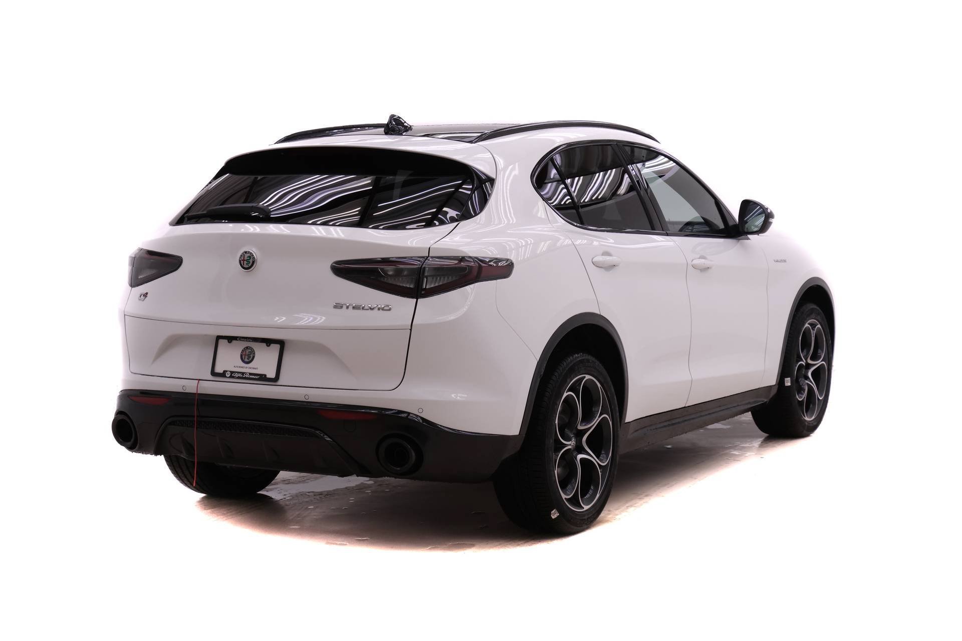 New 2026 Alfa Romeo Stelvio Sprint AWD/4WD image 4