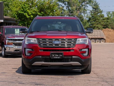 Used 2017 Ford Explorer XLT w/ Equipment Group 202A AWD/4WD image 2