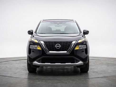 Used 2025 Nissan Rogue SV AWD/4WD image 2