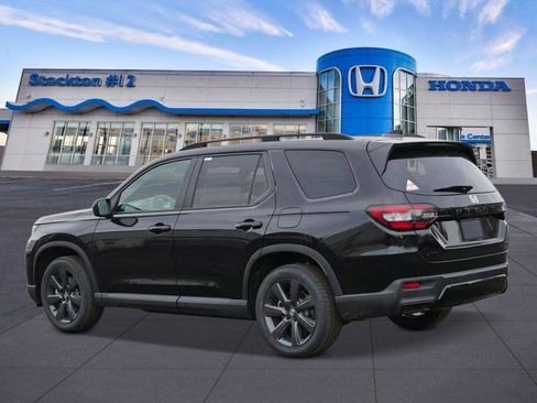 New 2026 Honda Pilot Sport image 3