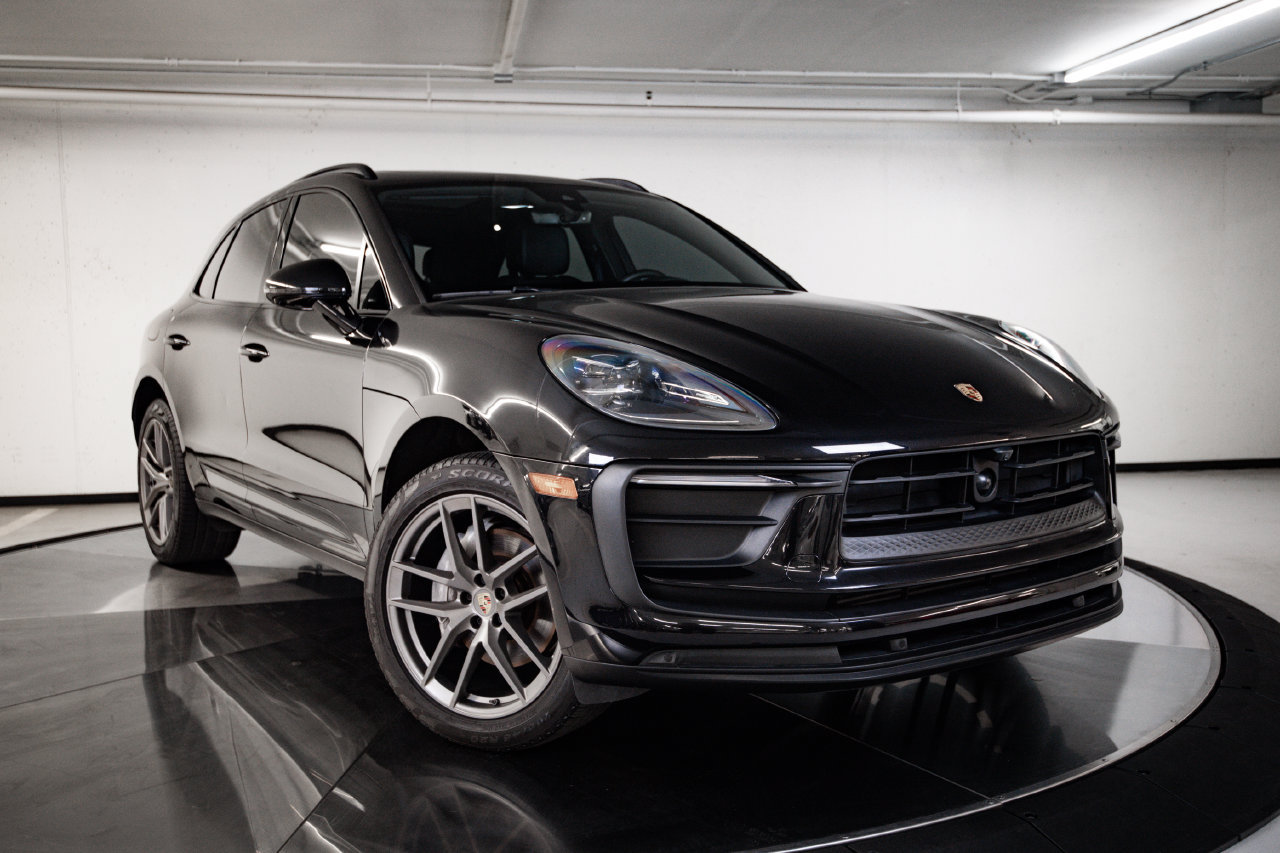 Certified 2025 Porsche Macan AWD/4WD image 9