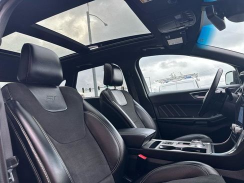 Used 2022 Ford Edge ST w/ Equipment Group 401A image 5