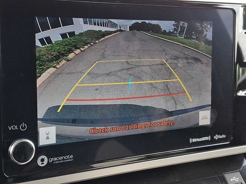 Used 2022 Toyota Tundra SR5 w/ SR5 Convenience Package AWD/4WD image 14