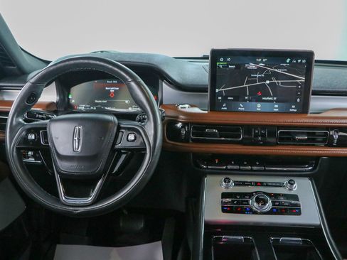 Used 2022 Lincoln Aviator Reserve w/ Equipment Group 201A AWD/4WD image 17