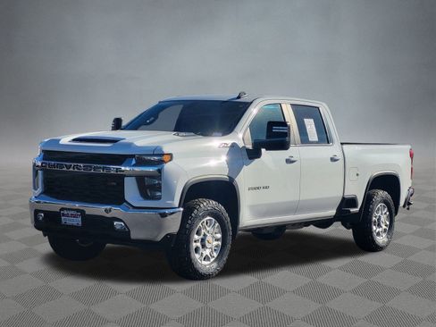 Used 2023 Chevrolet Silverado 2500 LT w/ Convenience Package image 3