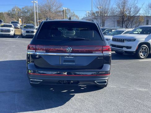 Certified 2024 Volkswagen Atlas SE image 8