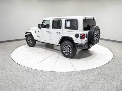 Used 2025 Jeep Wrangler Unlimited Sahara AWD/4WD image 31