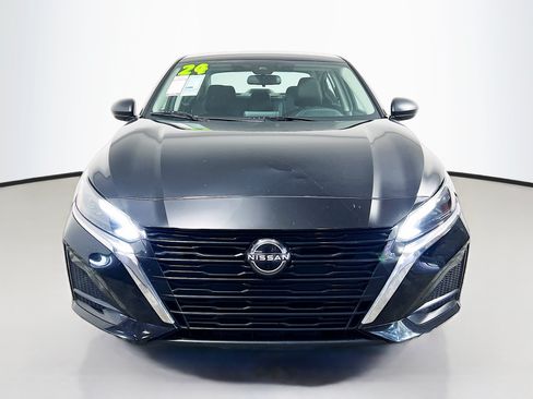 Used 2024 Nissan Altima 2.5 SV FWD image 11