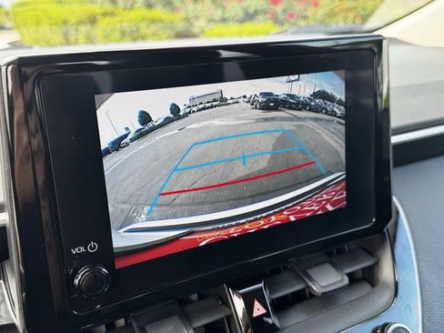 Used 2025 Toyota Corolla LE FWD image 18