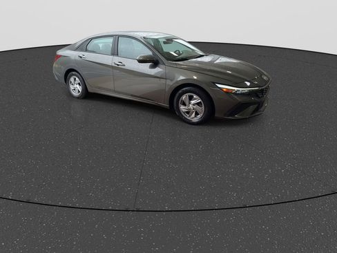 Certified 2024 Hyundai Elantra SE FWD image 2