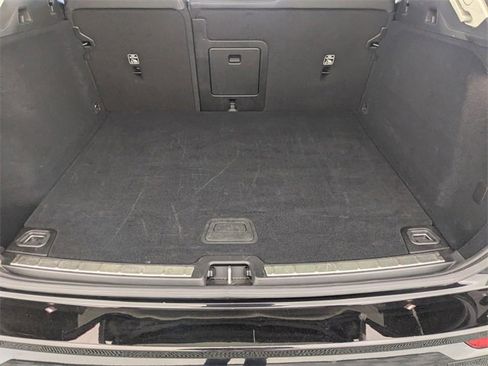 Used 2025 Volvo XC60 B5 Plus image 28