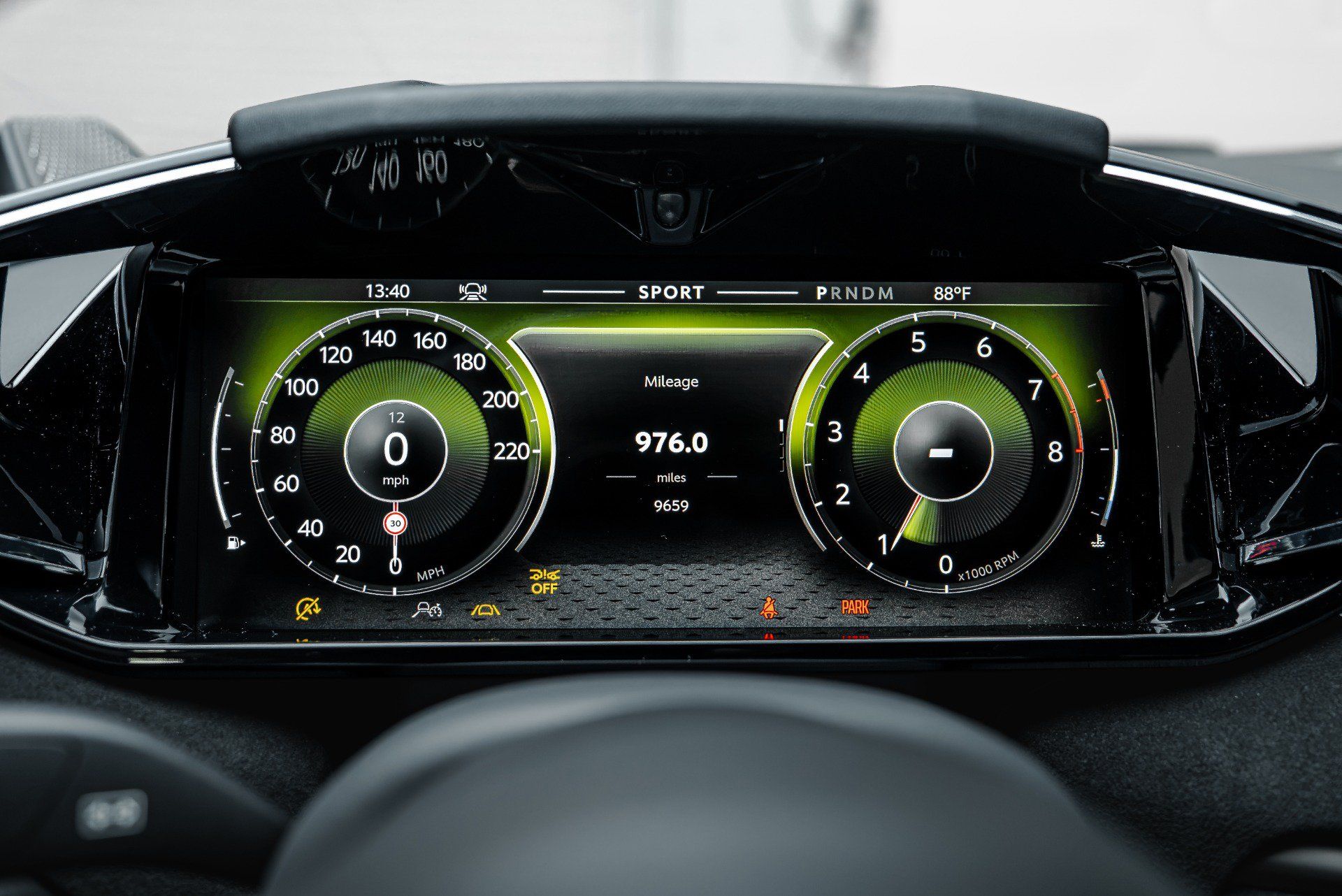 Used 2025 Aston Martin V8 Vantage Coupe RWD image 48