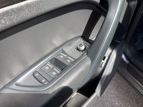 Used 2020 Audi Q5 2.0T Premium image 11