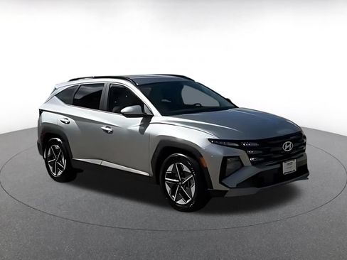 Used 2026 Hyundai Tucson SEL FWD image 2