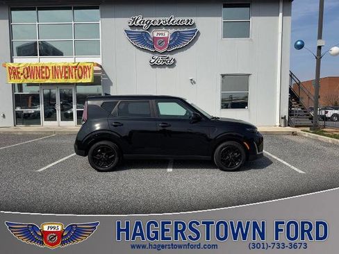 Used 2024 Kia Sportage LX image 1