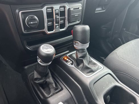 Used 2023 Jeep Gladiator Sport image 34