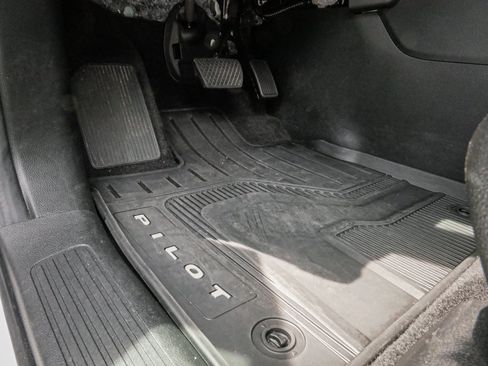 Used 2025 Honda Pilot EX-L image 17
