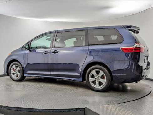 Used 2019 Toyota Sienna L image 6