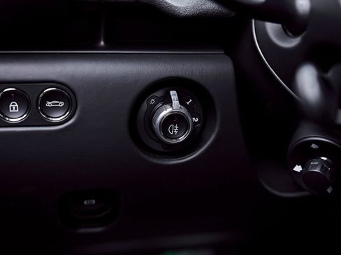 Used 2023 McLaren Artura RWD image 71