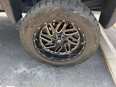 Used 2024 GMC Sierra 2500 Denali Ultimate image 8