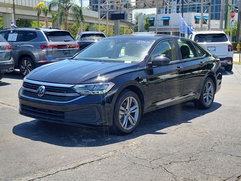 Certified 2024 Volkswagen Jetta SE w/ Panoramic Sunroof Package FWD image 35