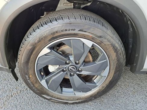 Used 2024 Nissan Rogue SV image 16