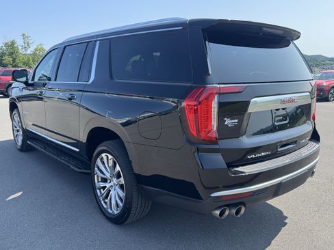 Used 2024 GMC Yukon XL Denali AWD/4WD image 6