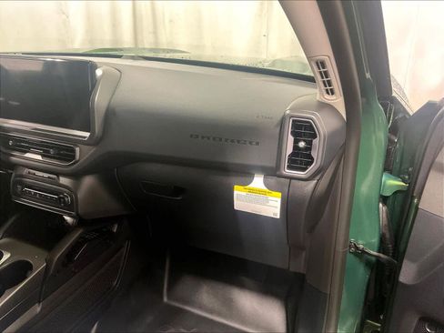 Used 2025 Ford Bronco Sport Badlands image 13