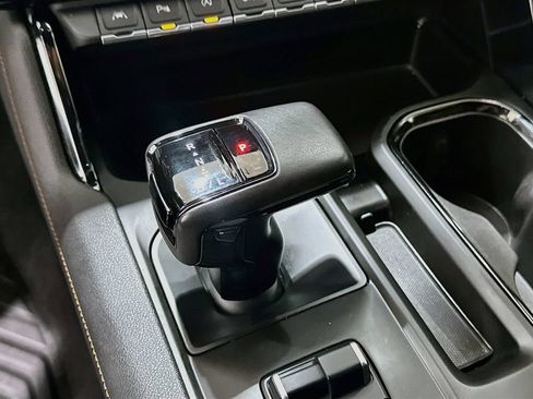 Used 2022 GMC Sierra 1500 AT4 w/ AT4 Premium Package AWD/4WD image 17