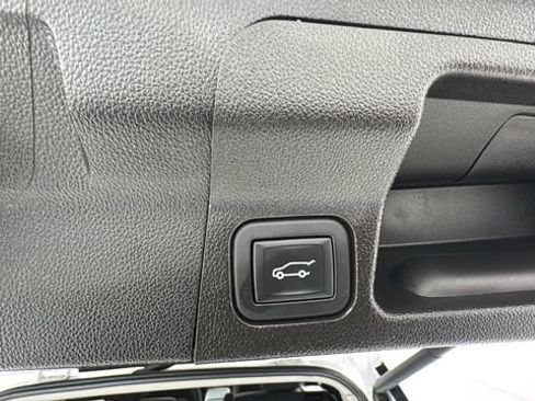 Used 2023 GMC Acadia AT4 image 16