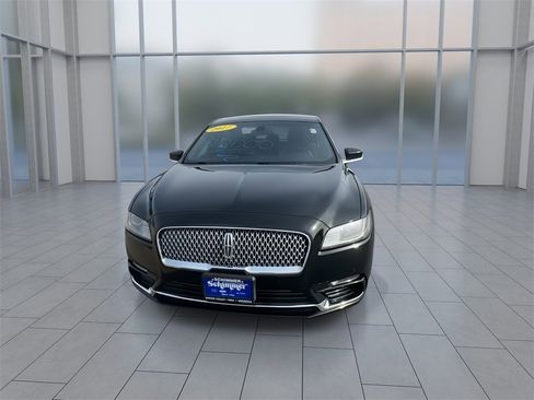 Used 2017 Lincoln Continental Select image 4