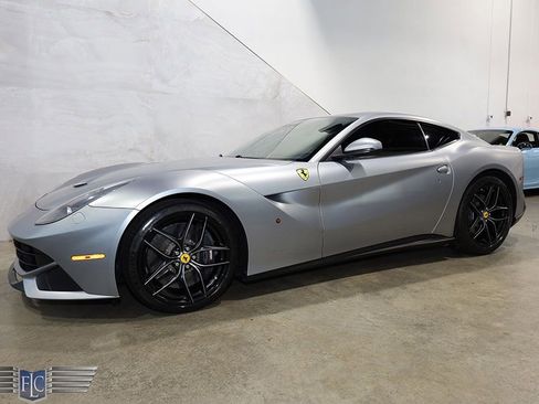Used 2014 Ferrari F12 Berlinetta image 4