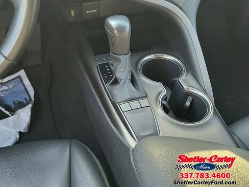Used 2024 Toyota Camry SE image 19