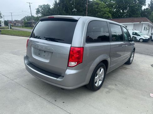 Used 2016 Dodge Grand Caravan SE w/ Quick Order Package 29E SE FWD image 4