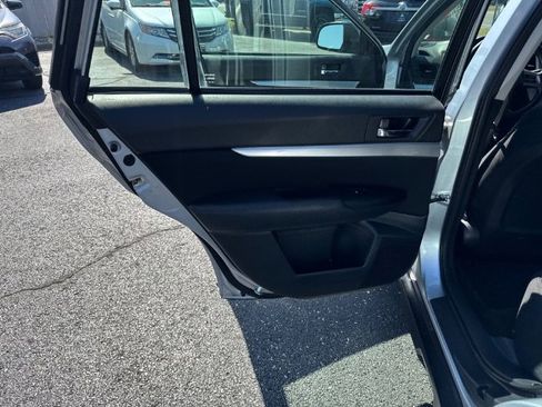 Used 2014 Subaru Outback 2.5i w/ Alloy Wheel Package image 12