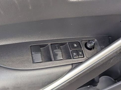 Used 2025 Toyota Corolla Cross XLE image 23