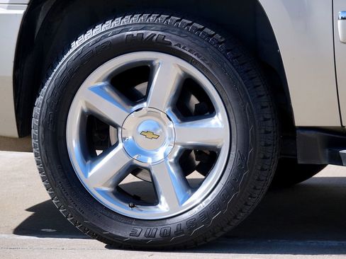 Used 2014 Chevrolet Suburban LTZ image 30