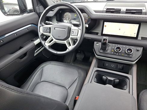 Used 2024 Land Rover Defender 90 X-Dynamic SE AWD/4WD image 15