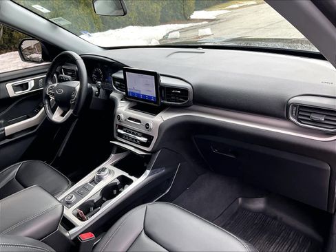 Used 2023 Ford Explorer XLT w/ Equipment Group 202A image 14