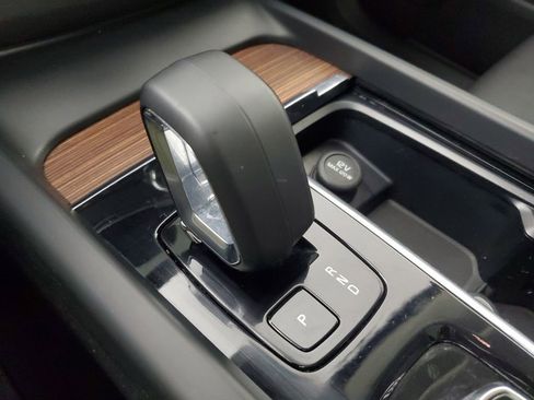 Certified 2023 Volvo XC60 B5 Plus w/ Climate Package image 34