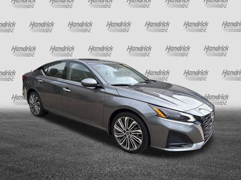 Used 2025 Nissan Altima 2.5 SL AWD/4WD image 2